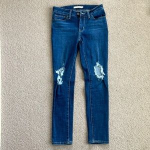 AMAZINGLY COMFORTABLE LEVIS!! SIZE 26. Only worn a few times, great condition!!